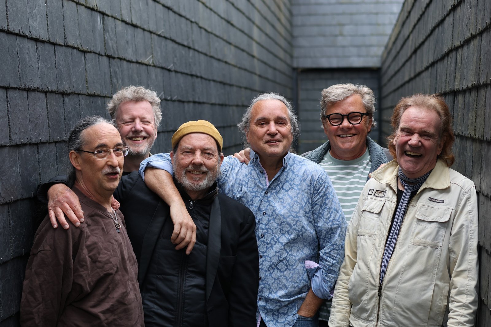 De zes leden van Flight to the Rolling Stones